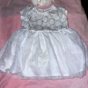 🤍Beautiful white infant formal dress. Size 3-6 months.
